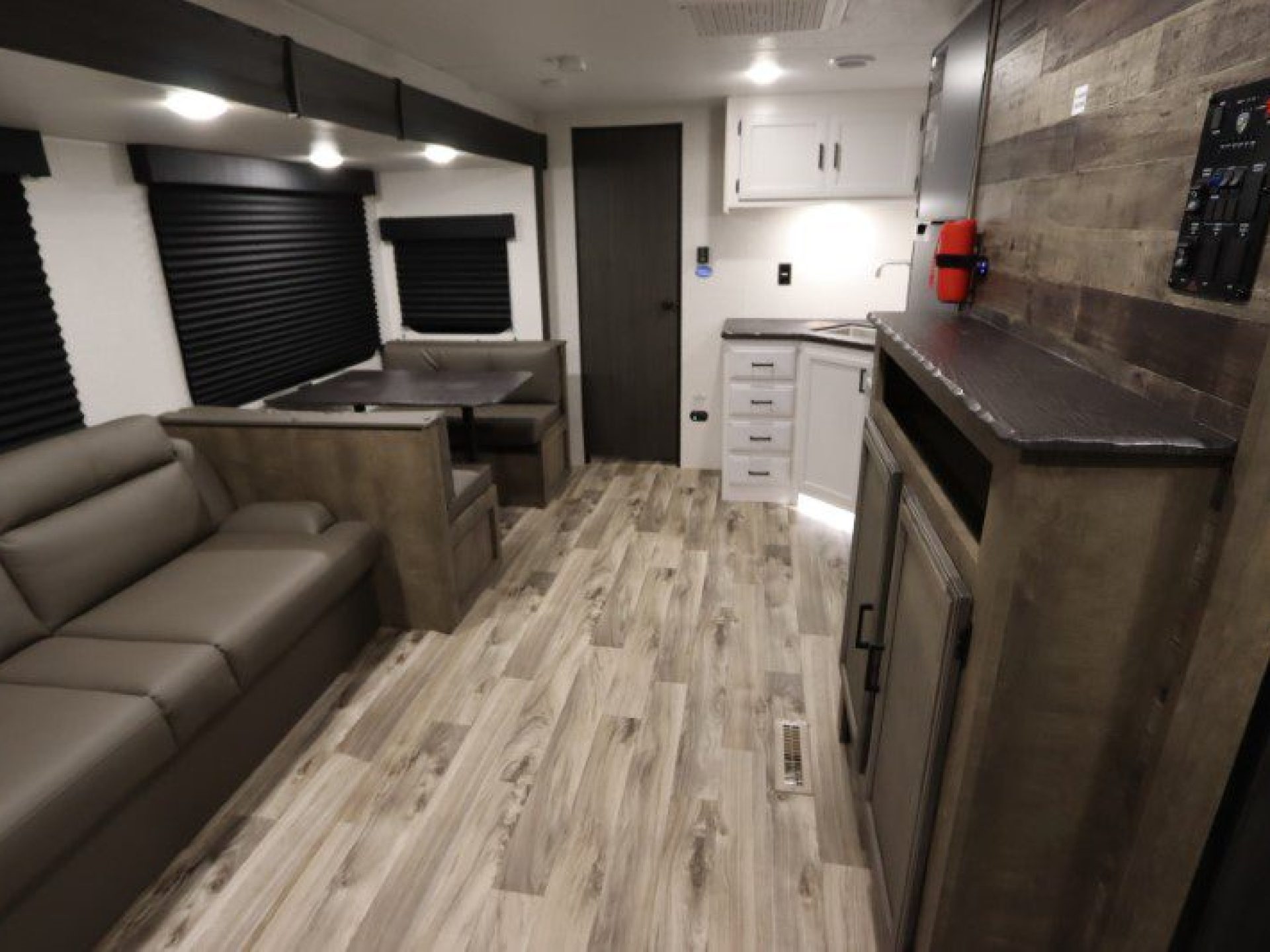 2024-stratus-sport-289vbhs-travel-trailer-regina-weyburn-watrous-08