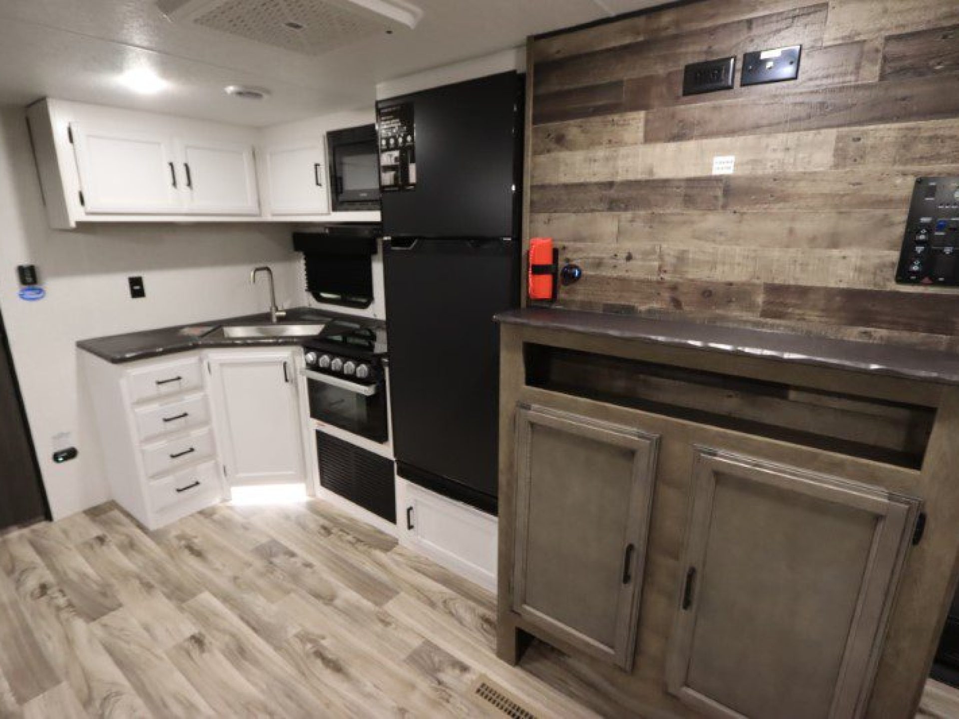 2024-stratus-sport-289vbhs-travel-trailer-regina-weyburn-watrous-13