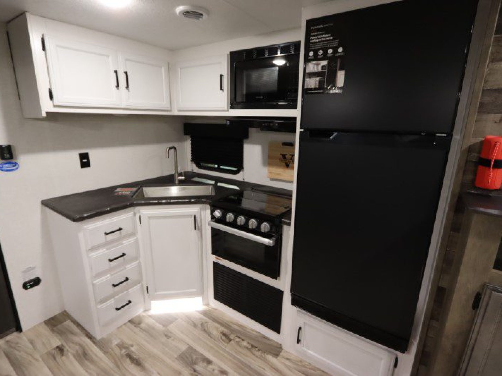 2024-stratus-sport-289vbhs-travel-trailer-regina-weyburn-watrous-18